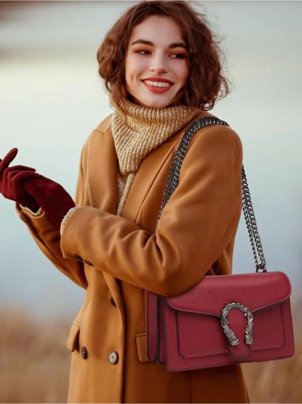 Perfect for fall 😍Women's Structured Shoulder Bag in Burgundy with Chain Strap